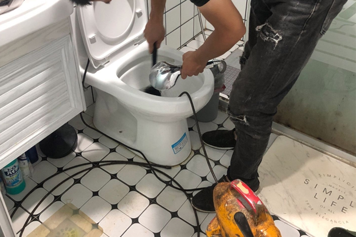 张沟镇疏通下水道