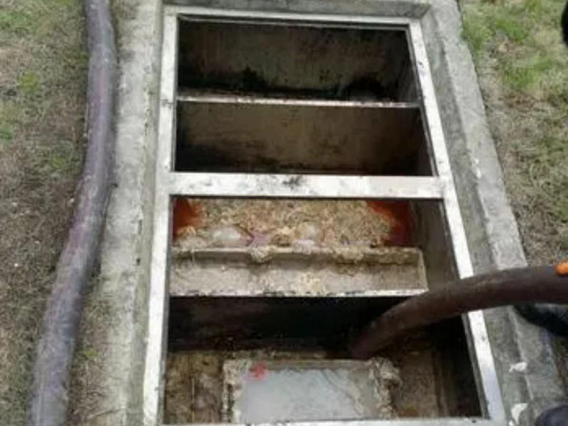 张沟镇隔油池清理