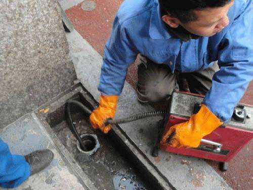 张沟镇疏通下水道