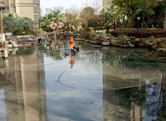 张沟镇景观池淤泥清理