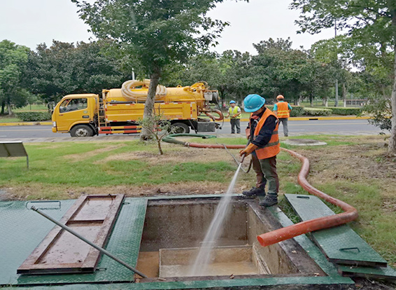 张沟镇化油池清理