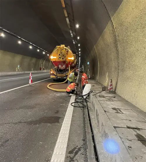 张沟镇隧道排水渠清淤